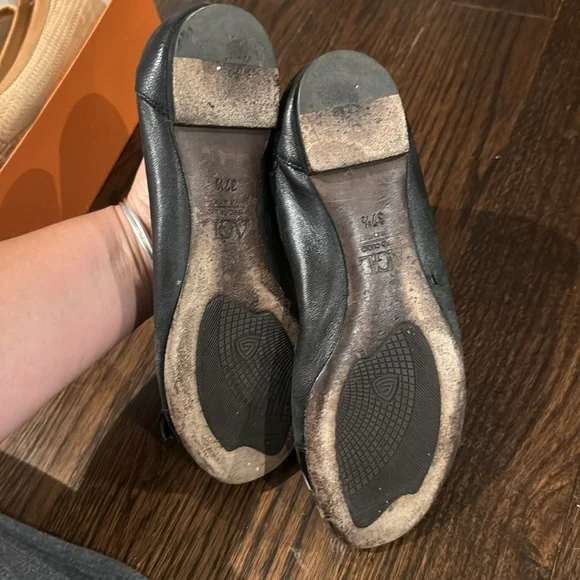 AGL Mokia black leather with  Buckle Detail size 7.5 - Picture 3 of 6